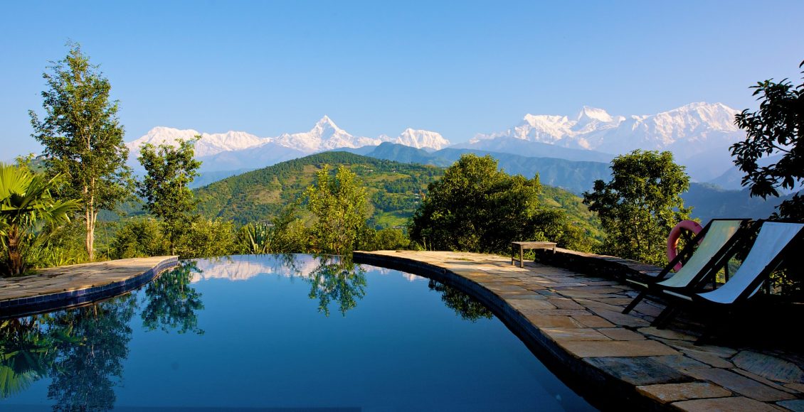 Pool-Mountains-Bures