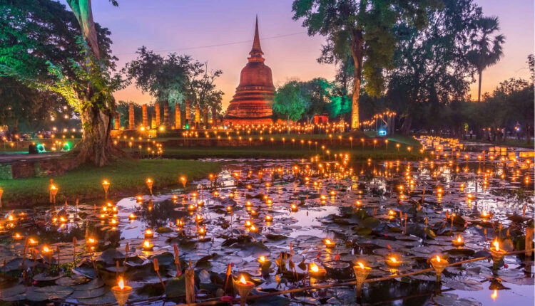 Loy Krathong - Lantern Festival (www.secret-retreats.com)
