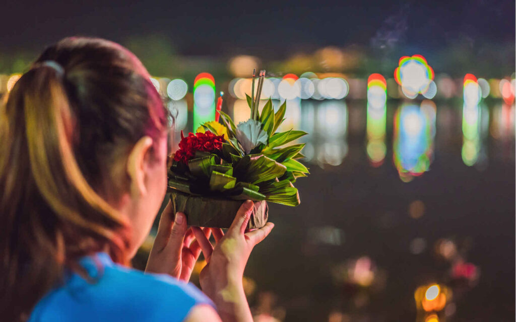 Loy Krathong - Lantern Festival (www.secret-retreats.com)