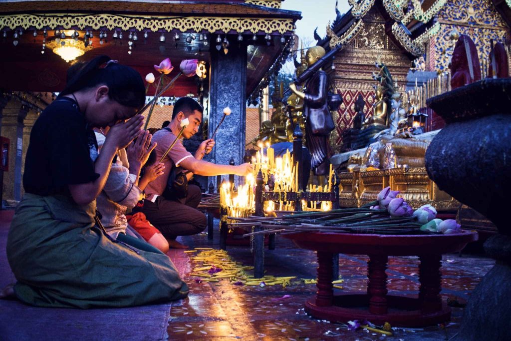 On certain sacred days, monks may walk silently through the streets to receive alms at midnight (Peng Pud), a timeless moment that reflects the city’s deeply rooted Buddhist traditions.