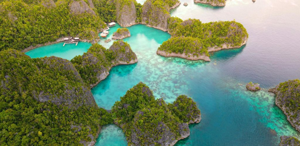 Raja Ampat diving among coral reefs